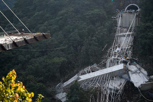 哥倫比亞斜拉橋斷裂 工人墜深谷10死10失蹤