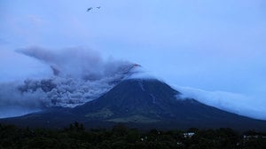 菲律賓火山連日噴發 意外恢復完美圓錐體