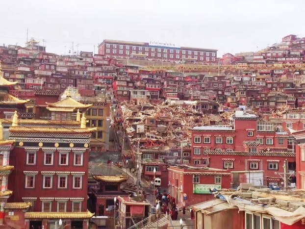 人權組織：中共管控西藏喇榮寺佛學院