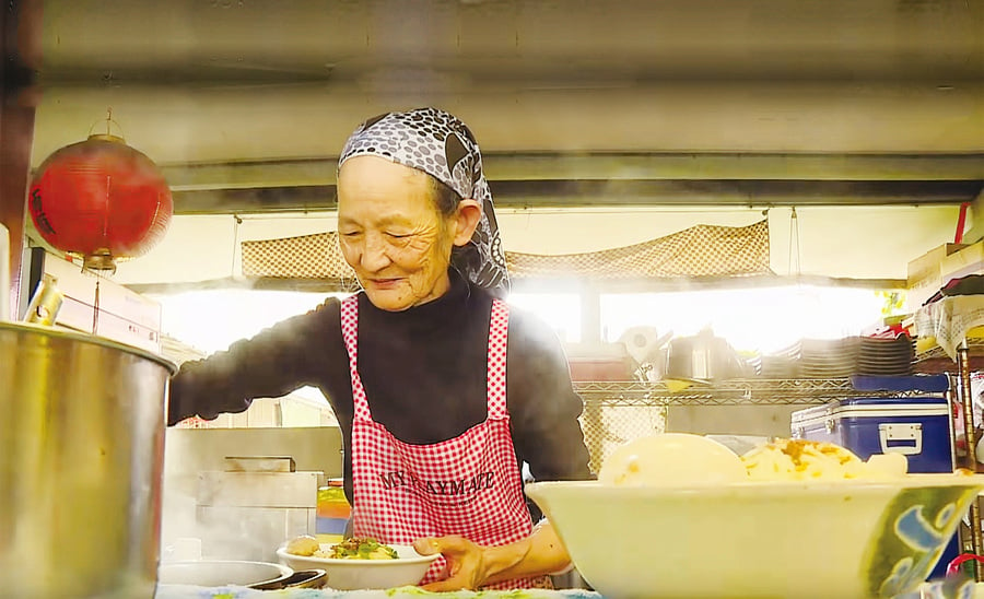 十元台幣的愛心湯 ——台灣婆婆賠錢開店只為學生吃得開心