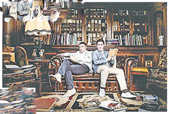 奧斯卡男星史提夫· 高根（左）與英國喜劇天王羅伯布萊頓（右）攜手合拍電影《The Trip to Italy》，在片中演自己。（海鵬提供）