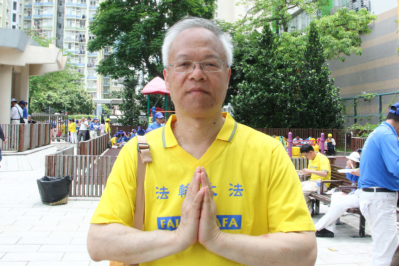 香港著名作家古先生學煉法輪功，身心獲得健康。（蔡雯文／大紀元）