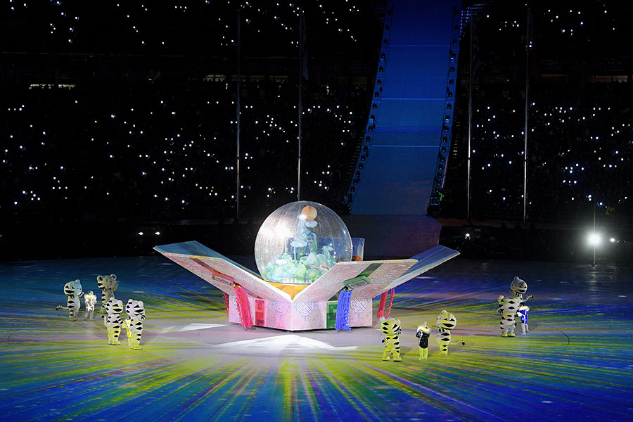 南韓時間25日晚上8時，為期17天的平昌冬奧會閉幕式拉開帷幕，展現了南韓將傳統文化與現代藝術相融合。圖為閉幕儀式現場。（Ryan Pierse/Getty Images）