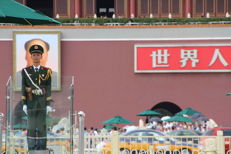 台灣導演李惠仁與呂培苓共同執導的紀錄片《并：控制》，內容揭露中共對中港台無所不在的控制。（公視提供）
