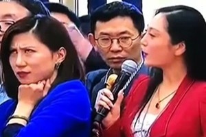 「翻白眼」事件紅藍衣兩女記者近況曝光