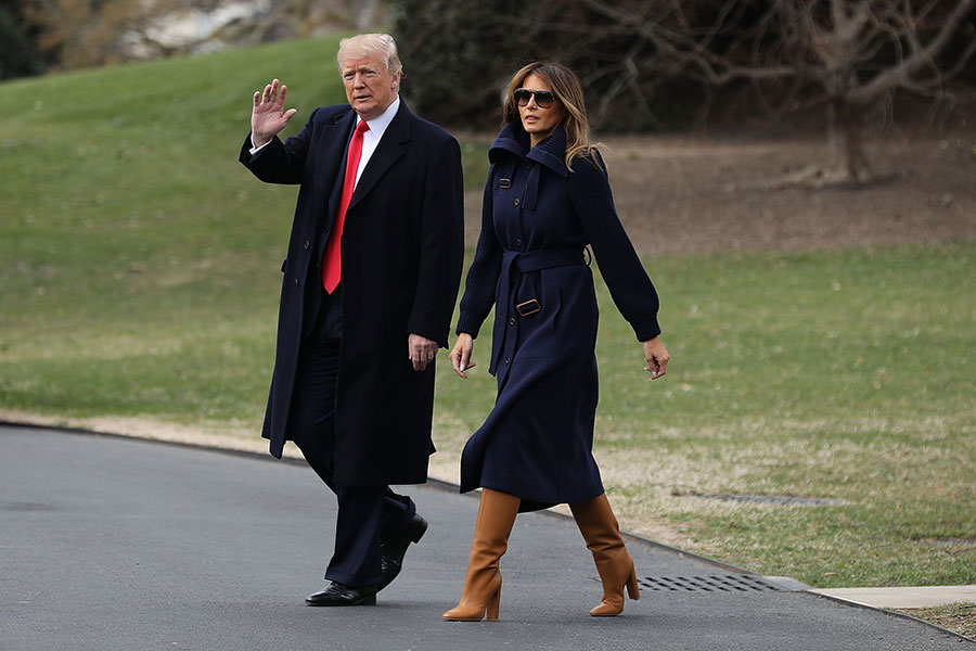 3月19日，美國總統特朗普與第一夫人梅拉尼亞在白宮南草坪搭機前往新罕布什爾州的曼徹斯特，參加抵制鴉片類藥物宣傳活動。（Chip Somodevilla/Getty Images）