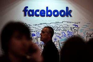 民調：逾七成加國人將改變用Facebook習慣