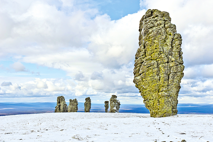 俄羅斯巨型石柱 如直立七巨人