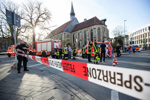 德汽車蓄意衝撞人群釀2死20傷 司機自殺