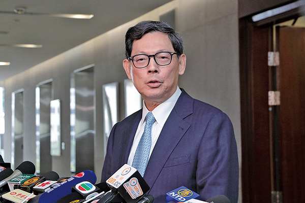 港匯史上首觸7.85 金管局入市捍聯匯