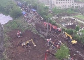 京廣鐵路武漢段路基塌陷 30餘列車停運