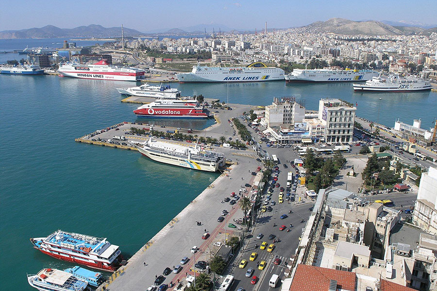 歐盟和意大利政府正在調查中國企業通過希臘最大港口比雷埃夫斯（Piraeus）走私大量假冒商品，涉嫌進行大規模稅務欺詐。圖為比雷埃夫斯港。（維基百科公有領域）