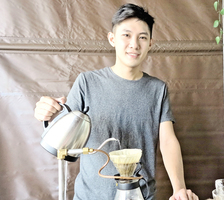 專業咖啡烘豆師  手沖咖啡教學