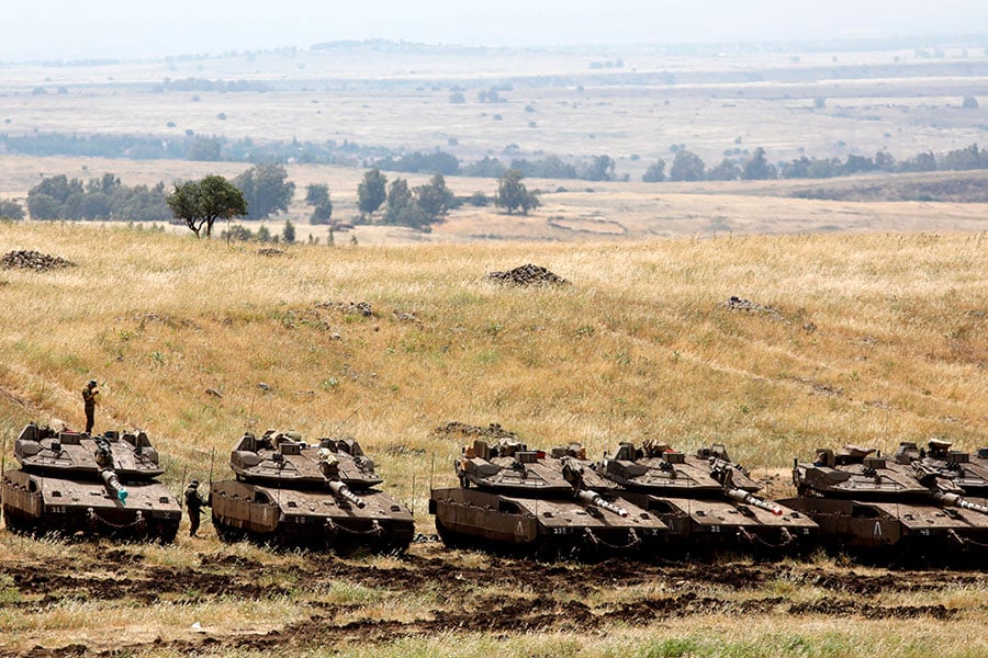 5月8號，以色列坦克在敘利亞邊界。（MENAHEM KAHANA/AFP/Getty Images）