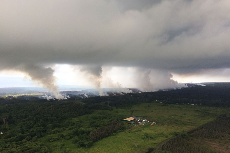 夏威夷的基拉韋厄（Kilauea）火山周四（5月17日）再次爆發。（AFP PHOTO/US Geological Survey/HO）