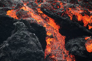 夏威夷火山噴發 地面驚現藍色火焰