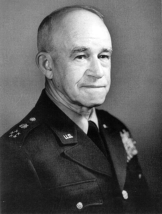 美軍參謀長Bradley於1951年5月15日在美國參議院軍事外交關係委員會前評價韓戰。(維基百科）