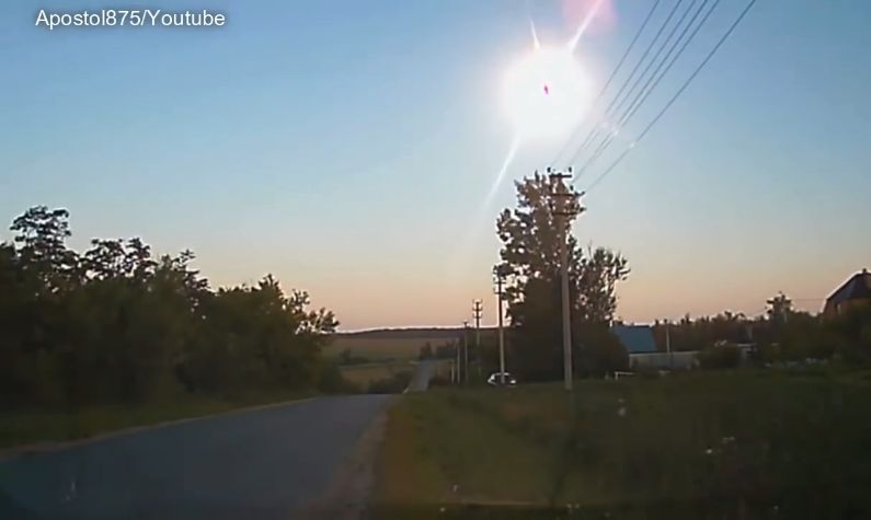 一顆小行星於6月21日在俄羅斯西部上空爆炸，但NASA未能事先偵測到它接近地球。（視像擷圖）