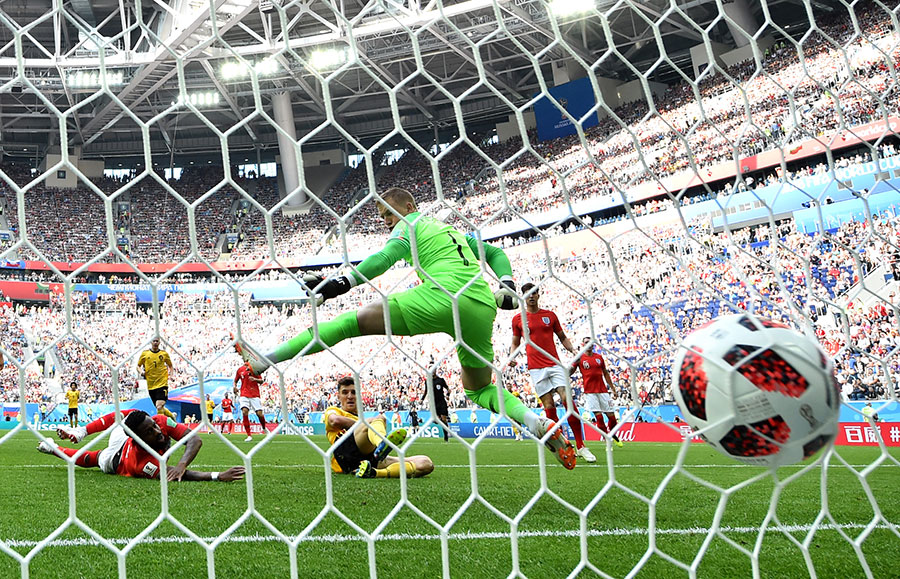 梅尼亞門前搶點射門，比利時以1比0領先。（Dan Mullan/Getty Images）