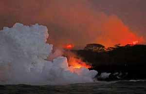 夏威夷火山熔岩「炸彈」襲遊船 23人傷