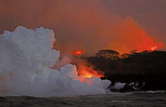 夏威夷火山熔岩「炸彈」襲遊船 23人傷