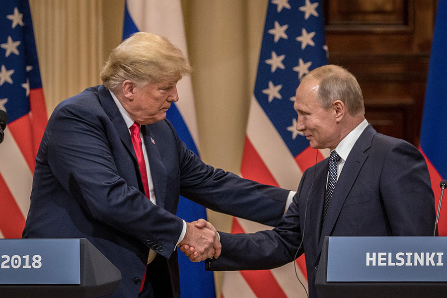 7月16日，美國總統特朗普與俄羅斯總統普京舉行首次高峰會，會後特朗普透露兩人談了很多俄羅斯插手美國總統大選的事宜。（Chris McGrath/Getty Images）