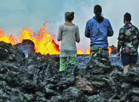 遭熔岩襲擊後 夏威夷觀光船將續賞火山熔岩