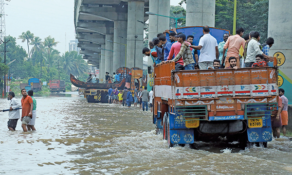 印度百年洪災324死