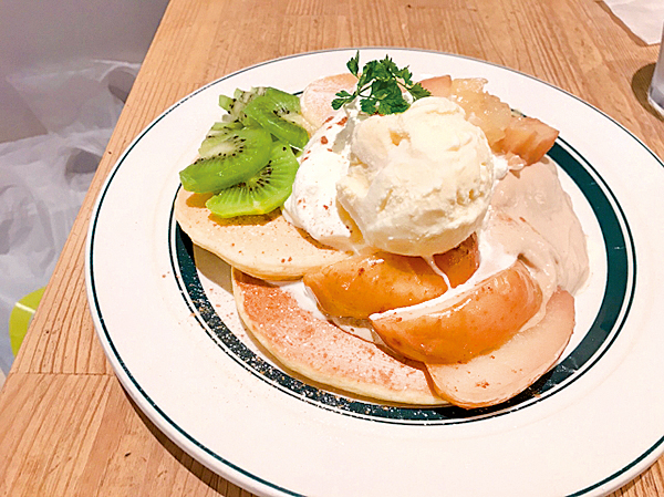 gram cafe & pancakes的水果鬆餅。