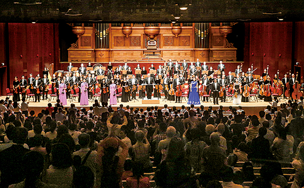 神韻交響樂團今日起將在台灣多個地方巡演，圖為樂團去年在台北國家音樂廳演出盛況。（大紀元資料圖片）