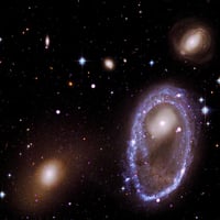 NASA拍到三億光年外美麗環狀物