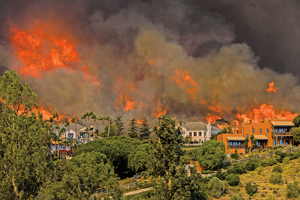 加州山火31死濃煙向西飄