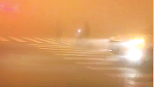 北京陰霾蔽天 司機難辨紅綠燈