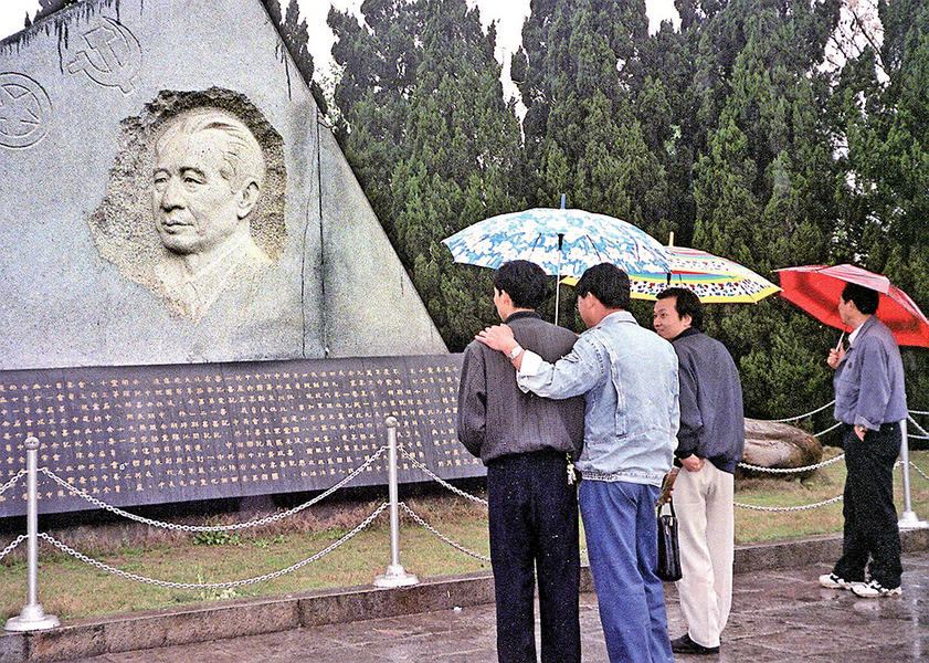 北京高層批准 胡耀邦塑像在湖南揭幕
