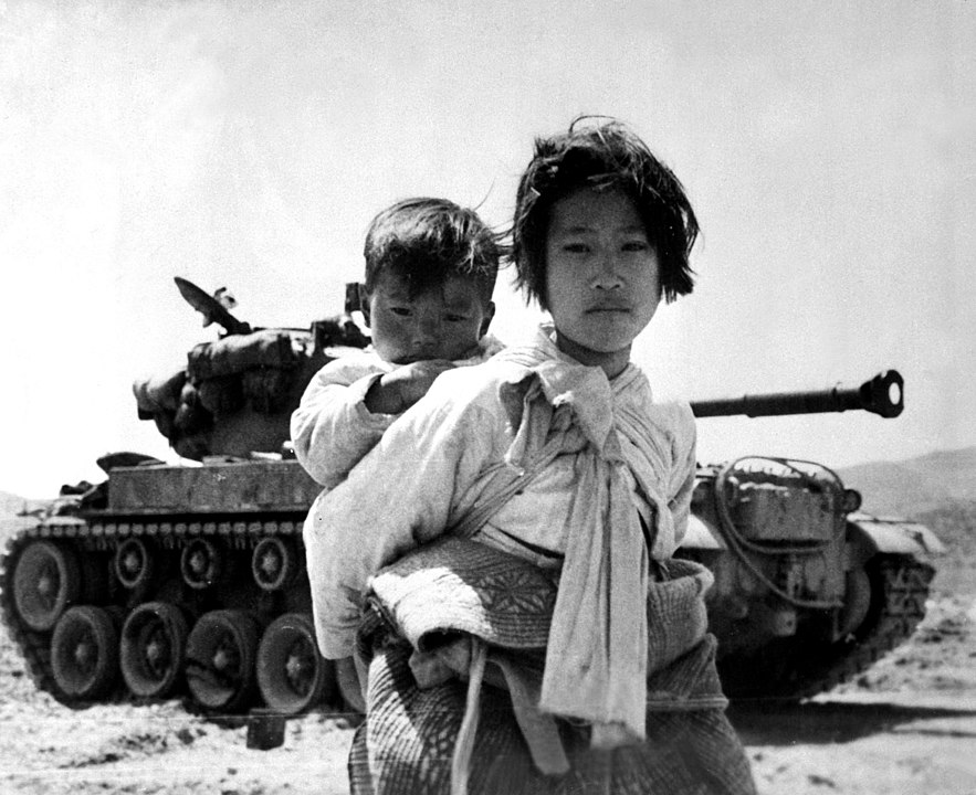 韓戰中的南韓姐弟。（公有領域）