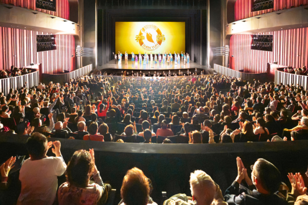 「像親身走入佛國」 神韻高雄首場大爆滿