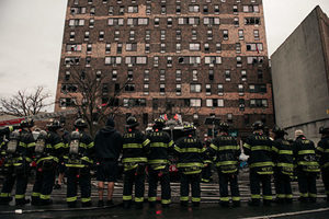 紐約公寓大火至少十九死「每層都有受害者」