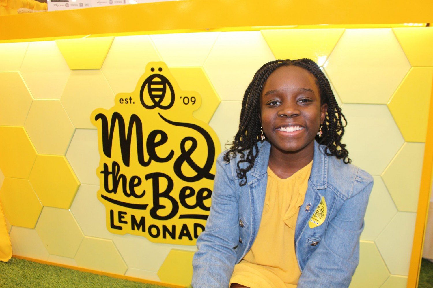 美國德州17歲女孩在4歲時懷抱保護蜜蜂的夢想，成功推出了行銷美國的檸檬水品牌。（Me & The Bees Lemonade提供）