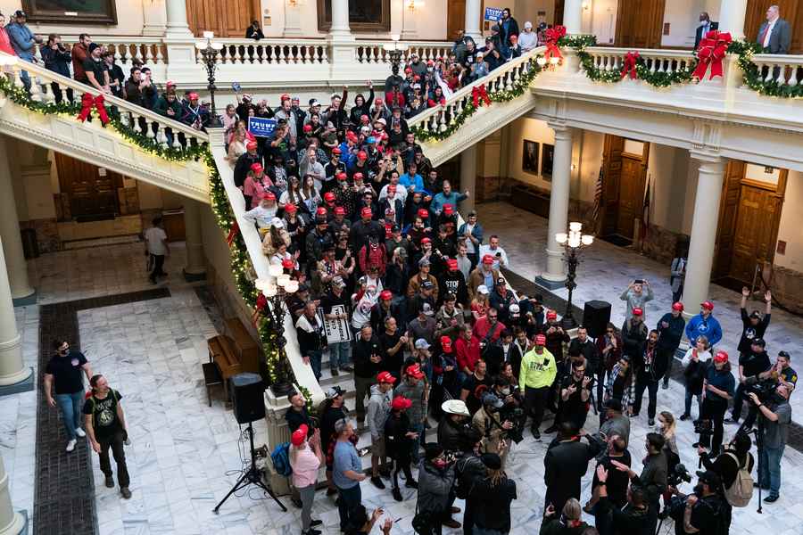 組圖：民眾於佐治亞州議會大廈籲停止竊選