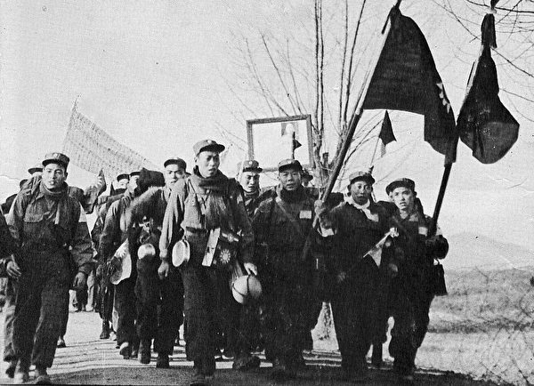 1954年1月23日，美軍正式將1萬4220名戰俘移交中華民國。圖為反共戰俘赴台。（公有領域）