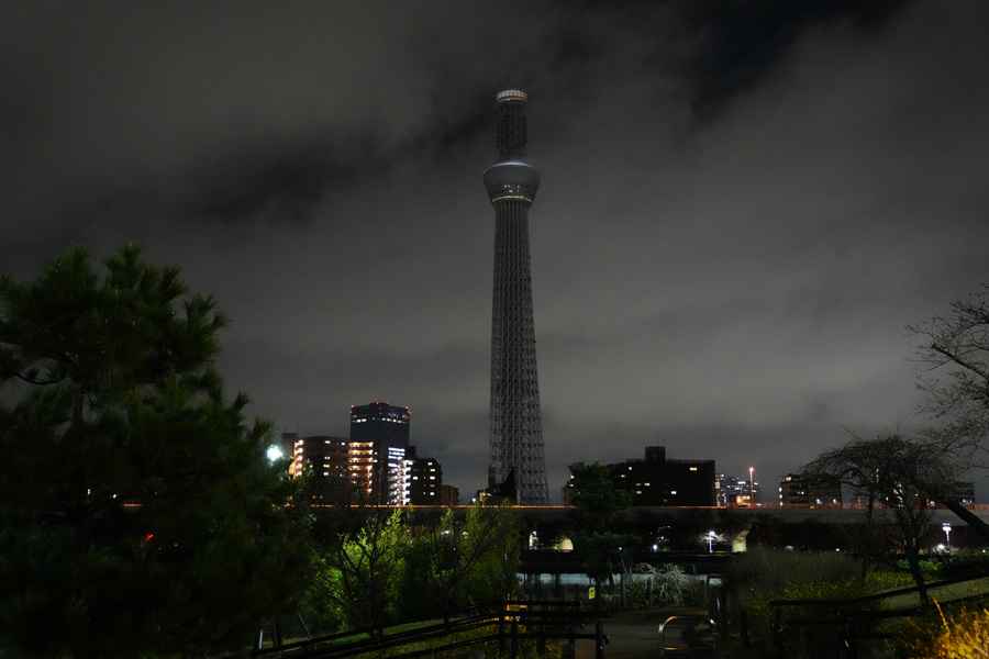 【圖輯】日本供電不足 晴空塔等建築「熄燈」