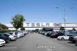 Tesla股價抹平年度虧損 自四月低點飆升85%