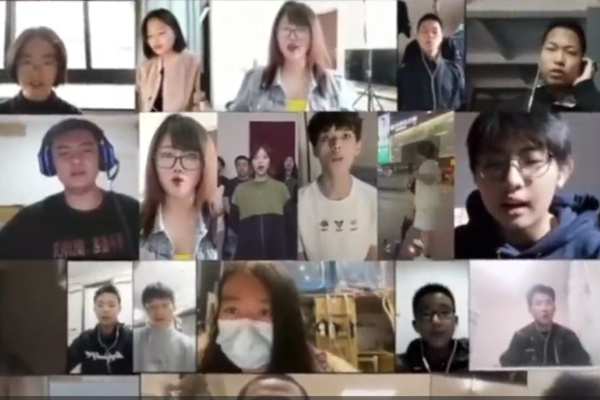 中國年輕人以共產黨歌曲聲援反清零活動