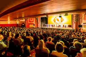 神韻英國牛津首場爆滿 國際大獎得主稱奇