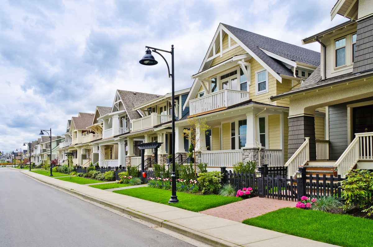 Desjardins 預測全國房價將下降 15%，但某些地區可能會經歷更大的降幅，特別是房價在大流行期間出現了最大漲幅的地區。（Shutterstock）