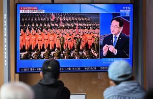 北韓閱兵：戴防毒面具的縱隊 彈道導彈失蹤