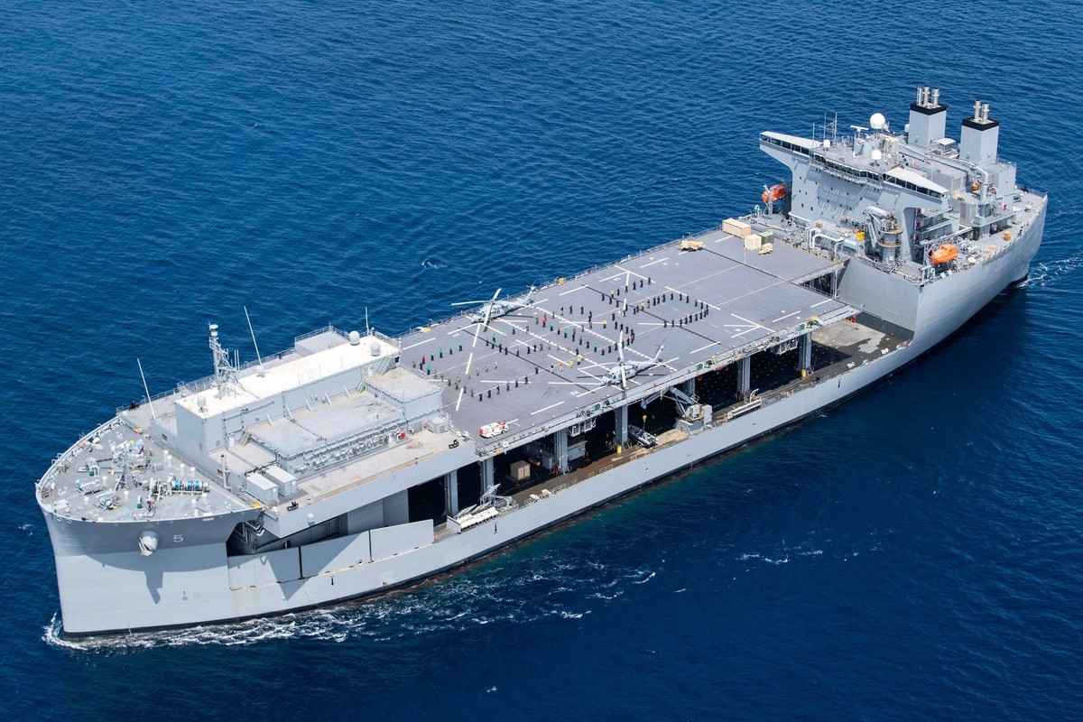 氣學大艦　家相編 共軍新型兩棲攻擊艦「四川艦」今出塢將展開艤裝調試| 大陸政經
