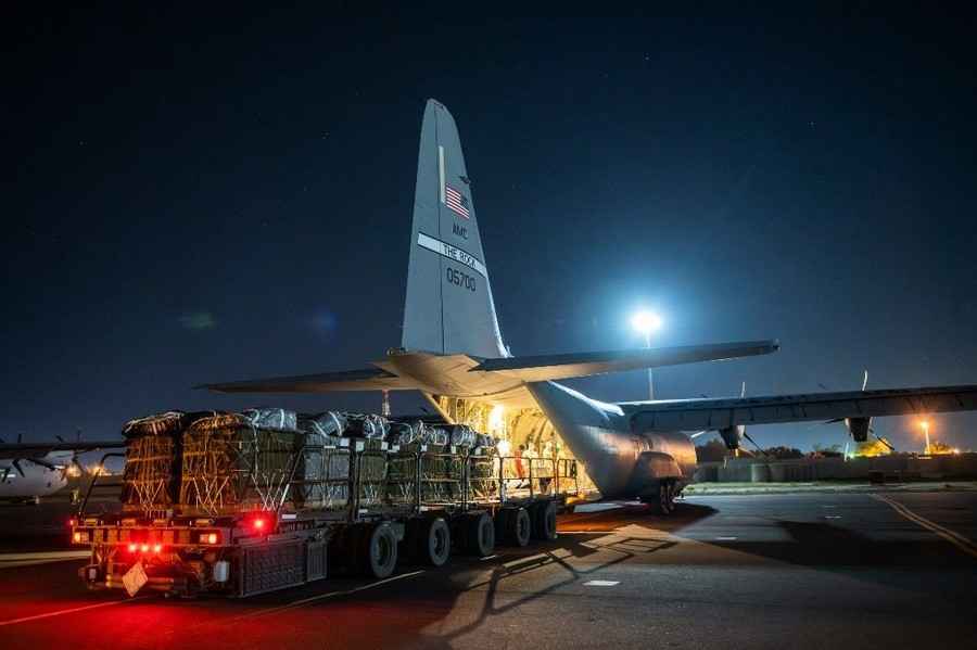 美軍派C-130大力神 首次向加沙空投救援物資