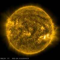 人類首見太陽南極 歐太空總署公布清晰圖像