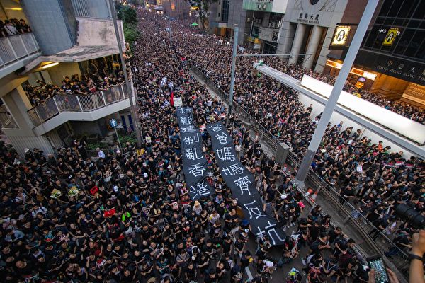 2019年6月16日，香港200萬人參加「反送中」大遊行。（Anthony Kwan/Getty Images）
